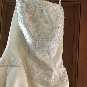 Bridal  gown NEW, never altered